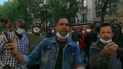 Manifestation à Paris: "Les sans-papiers sont ceux qui souffrent le plus de la crise sanitaire"