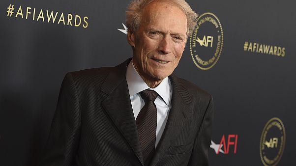 El actor, director y productor estadounidense Clint Eastwood cumple 90 años como ícono del cine y fiel a su estilo de "hombre duro" de Hollywood. El actor, director y productor estadounidense Clint Eastwood cumple 90 años como ícono del cine y fiel a su estilo de "hombre duro" de Hollywood.