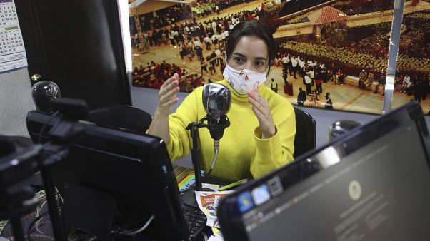 Diana Lopez imparts a one-hour class through Bacata Stereo radio station Diana Lopez imparts a one-hour class through Bacata Stereo radio station