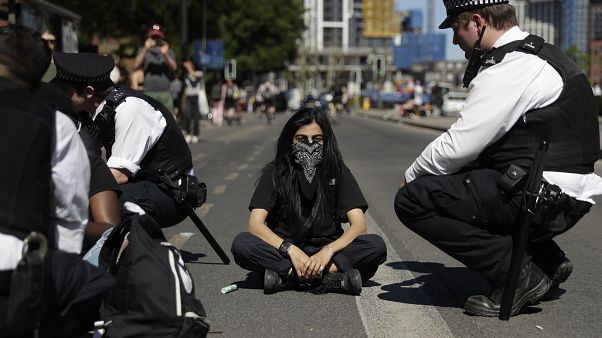 ABD'deki polis şiddeti karşıtı protestolara Avrupa başkentlerinde destek gösterileri ABD'deki polis şiddeti karşıtı protestolara Avrupa başkentlerinde destek gösterileri