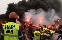 Protestas en Ribadeo contra el cierre de la factoría de aluminio de Alcoa en Galicia