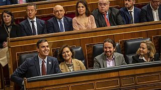 Spaniens Regierung freut sich über die Einführung des Existenzminimums