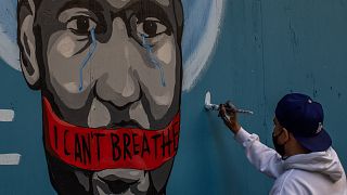Sanatçi Celos polis şiddetiyle ölen George Floyd'un resmini çizerken
