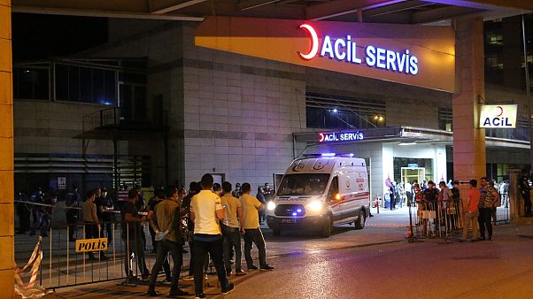 Siirt'te askeri aracın devrilmesi sonucu iki asker hayatını kaybetti Siirt'te askeri aracın devrilmesi sonucu iki asker hayatını kaybetti
