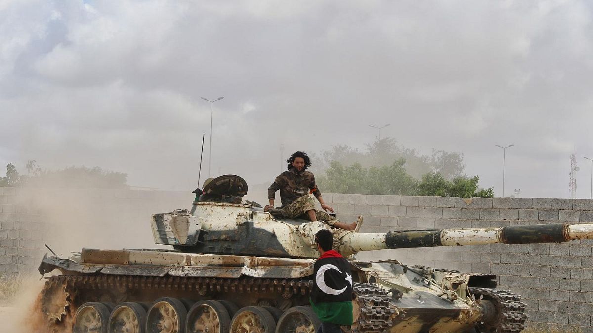 Libya hükümeti ile Hafter ateşkes görüşmelerine yeniden başlamayı kabul etti