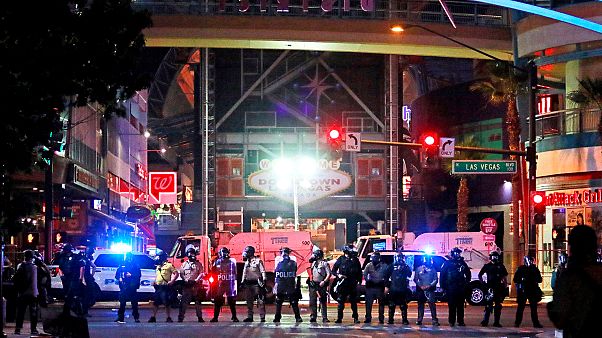 Las Vegas'taki eylemlerde bir polis öldü Las Vegas'taki eylemlerde bir polis öldü