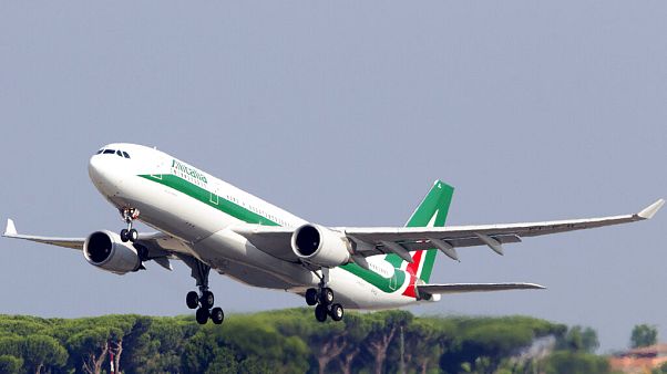 Alitalia volta a voar Alitalia volta a voar