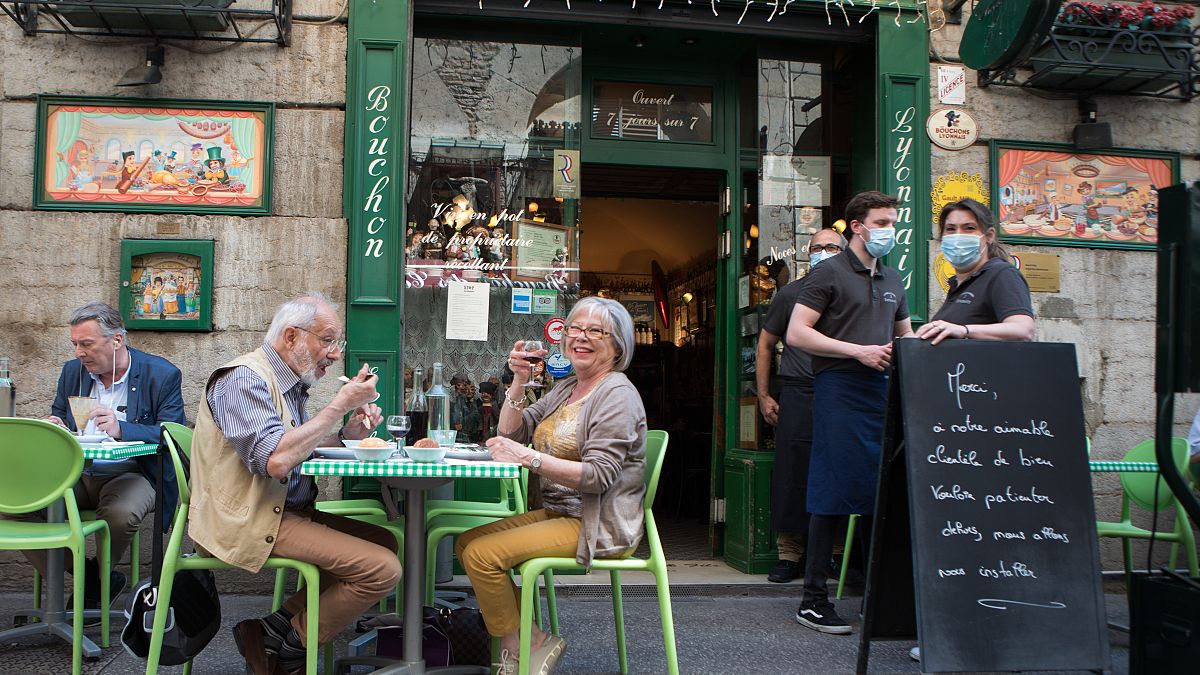 [Photos] Première journée de réouverture pour les bars et restaurants en France