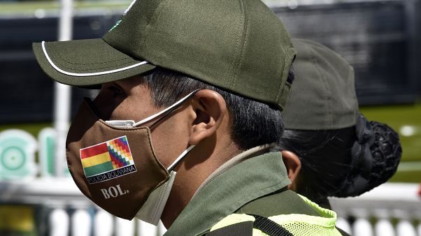 Un officier de police dans la ville d'El Alto - Bolivie - le 1er juin 2020 Un officier de police dans la ville d'El Alto - Bolivie - le 1er juin 2020