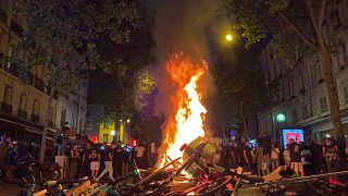 حرائق بعد مظاهرات مناهضة للعنصرية في باريس