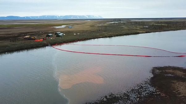 Боновые заграждения на реке под Норильском Боновые заграждения на реке под Норильском