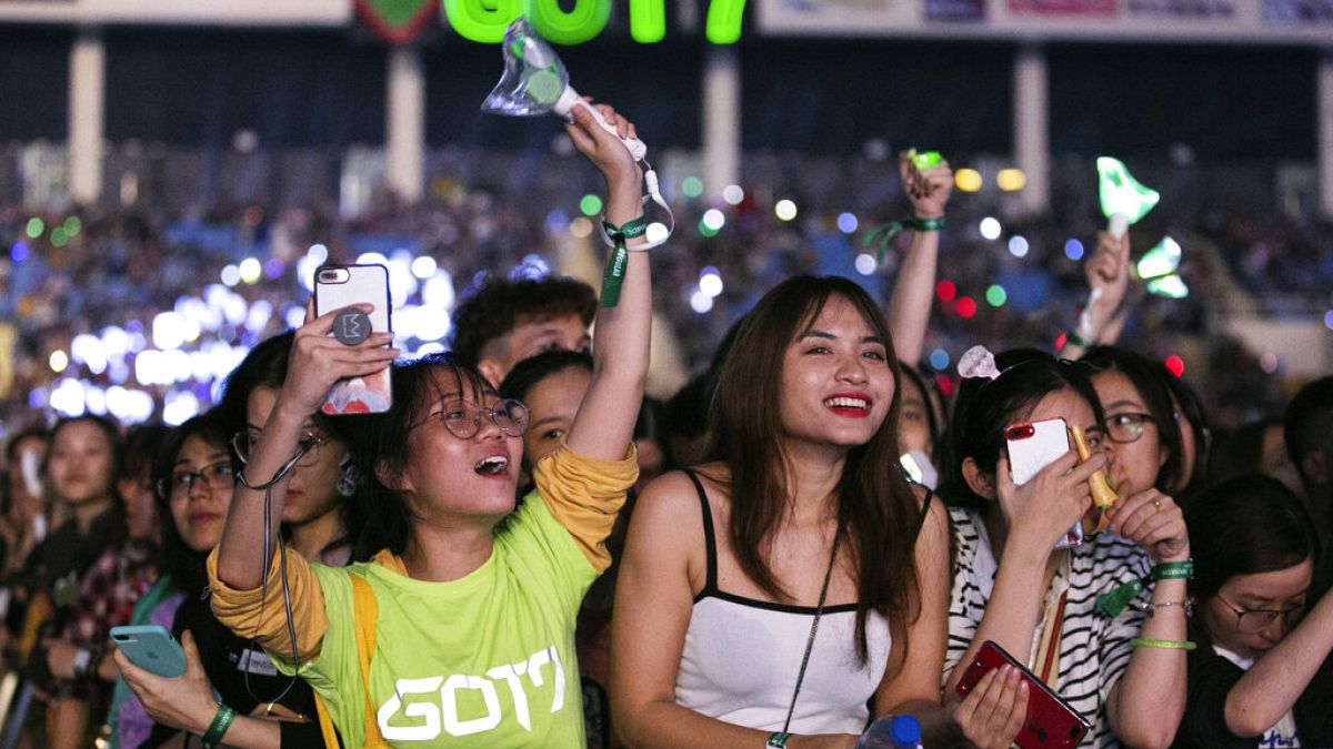 Fans bei einem K-Pop-Konzert in Hanoi, Vietnam, 26. November 2019. 