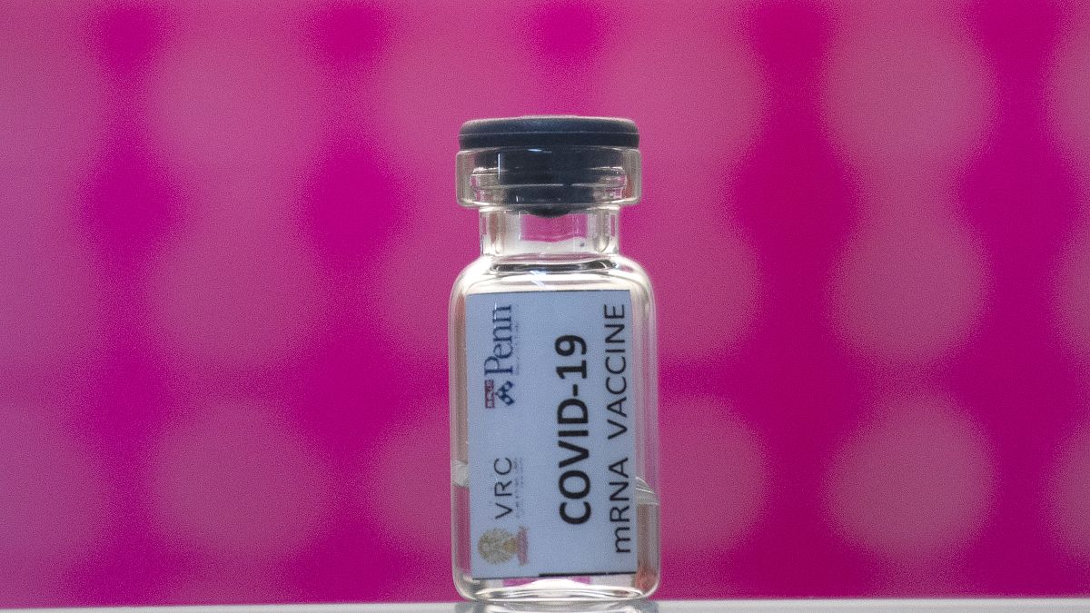 Работа над вакциной против COVID-19 сопровождается скандалами