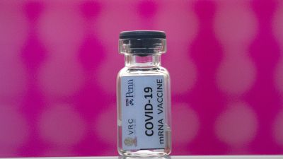 Работа над вакциной против COVID-19 сопровождается скандалами