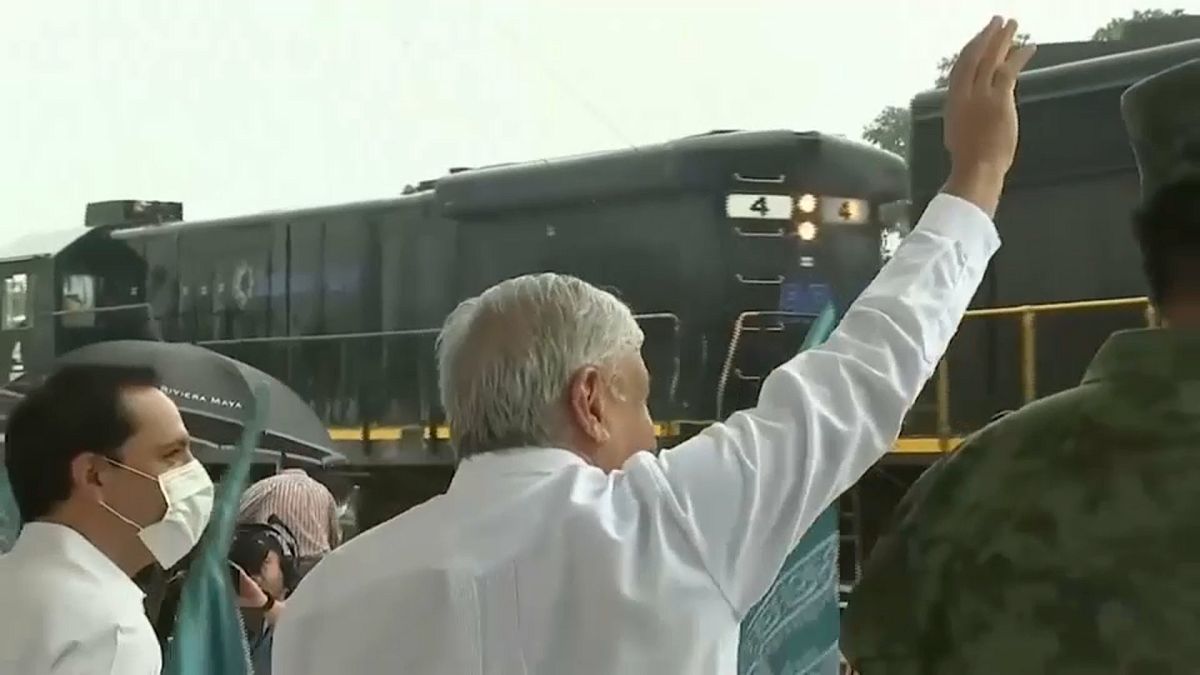 El presidente mexicano, López Obrador, inaugura las obras del Tren Maya