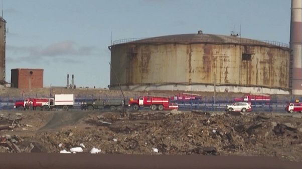 Tausende Tonnen Diesel sind ausgelaufen Tausende Tonnen Diesel sind ausgelaufen