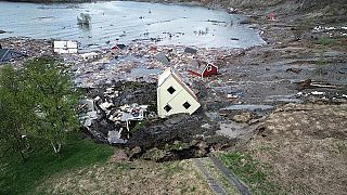 Nyolc házat nyelt el egy földcsuszamlás Norvégiában