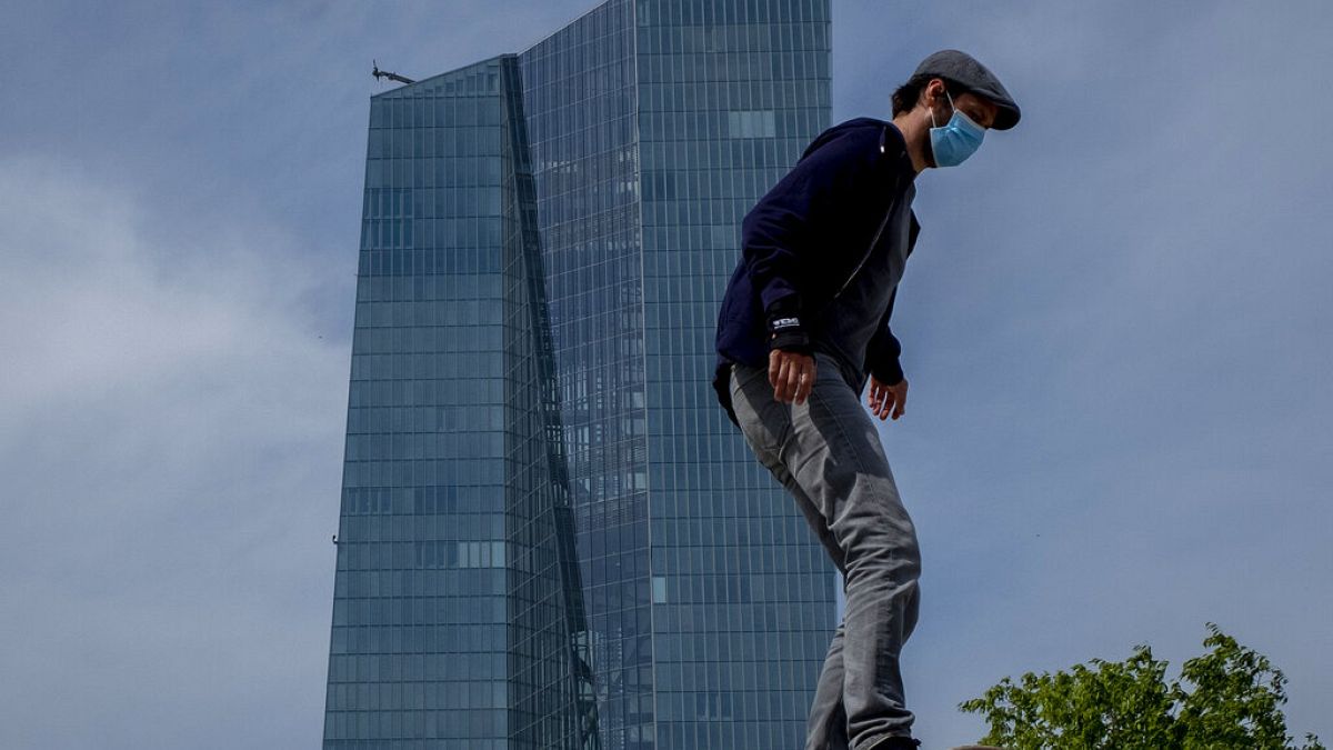 ЕЦБ увеличил программу поддержки экономики во время пандемии до 1,35 трлн евро