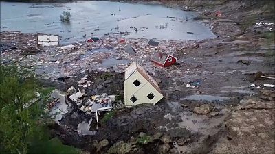 زمینِ ساحل نروژ خانه‌ها را به دریا برد