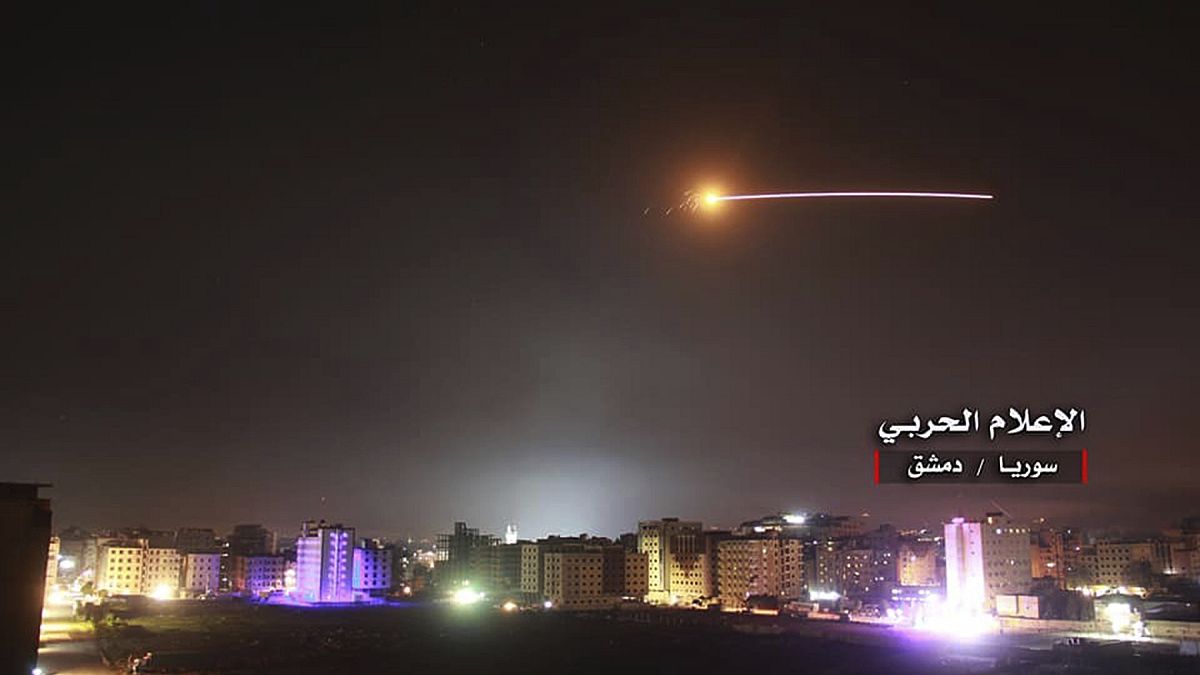 صورة "للدفاعات جوية تتصدى لهجوم إسرائيلي" نشرتها وكالة الأنباء السورية سابقاً