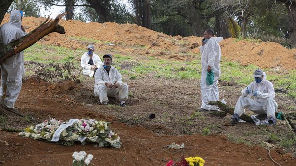 Βραζιλία: Ρεκόρ νέων θανάτων - Τρίτη στον κόσμο σε νεκρούς Βραζιλία: Ρεκόρ νέων θανάτων - Τρίτη στον κόσμο σε νεκρούς