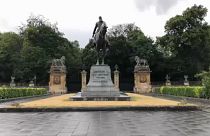 Belgio: iconoclastia antirazzista "Via le statue di Leopoldo II"