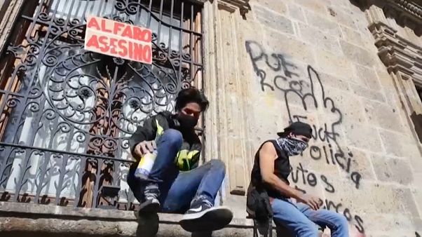 Confrontos no México por causa da morte de homem nas mãos da polícia Confrontos no México por causa da morte de homem nas mãos da polícia