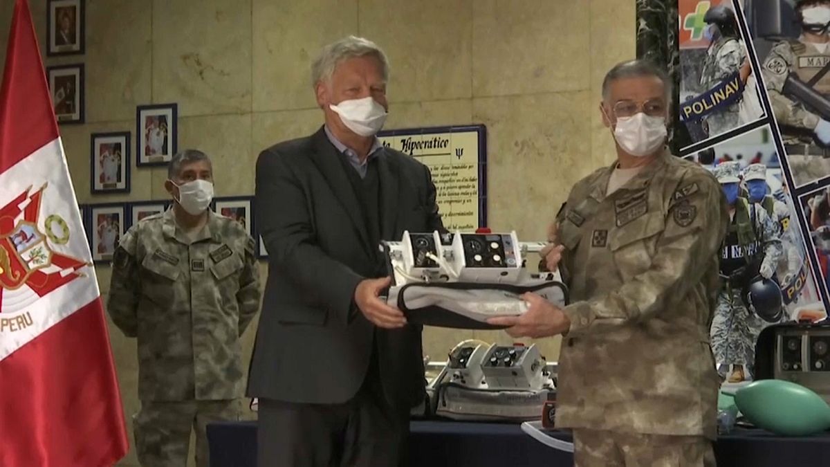 Deutschlands Botschafter übergibt Beatmungsgeräte