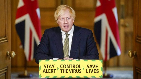 Er ist über den Berg: Doch viele andere Menschen, die Covid-19 in Großbritannien bekommen, sterben. Er ist über den Berg: Doch viele andere Menschen, die Covid-19 in Großbritannien bekommen, sterben.
