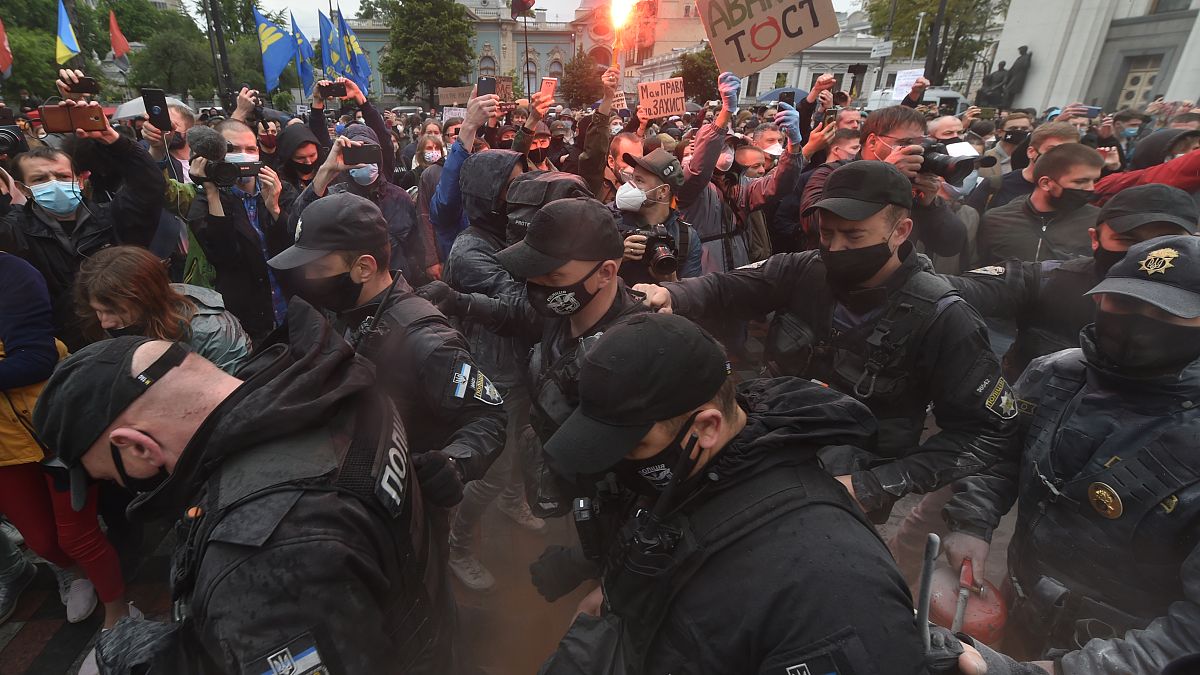 مظاهرات في أوكرانيا للمطالبة بإقالة وزير الداخلية