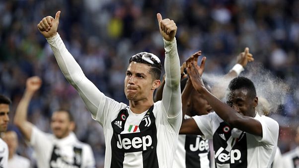 Cristiano Ronaldo Juventus'a transfer olduğu 2018-2019 senesinde şampiyonluk sevinci yaşamıştı. Cristiano Ronaldo Juventus'a transfer olduğu 2018-2019 senesinde şampiyonluk sevinci yaşamıştı.