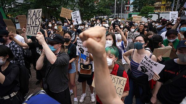 Japonya'nın başkenti Tokyo'da polis şiddeti protesto edildi Japonya'nın başkenti Tokyo'da polis şiddeti protesto edildi