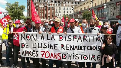 Les salariés de Renault manifestent contre la fermeture d'une des usines