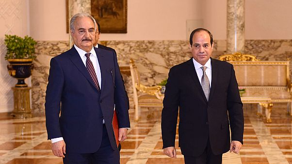 صورة للقاء سابق بين السيسي وحفتر صورة للقاء سابق بين السيسي وحفتر