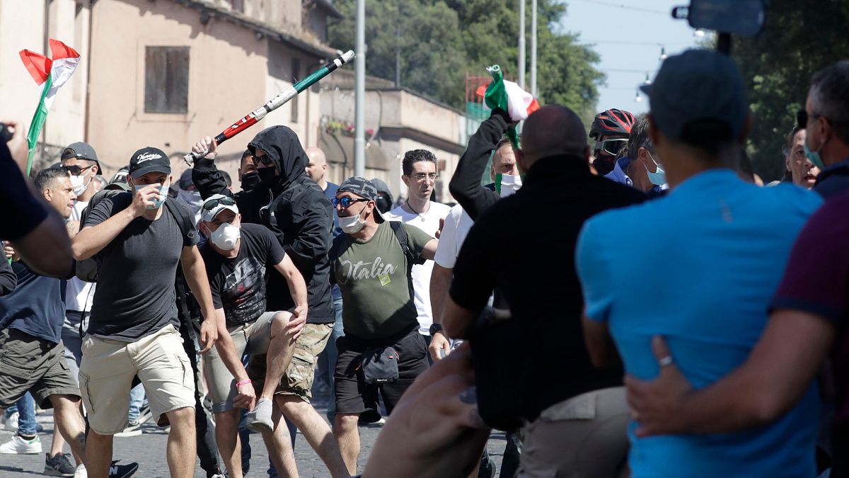 راهپیمایی اعتراضی راست‌گرایان افراطی در رُم به خشونت کشیده شد
