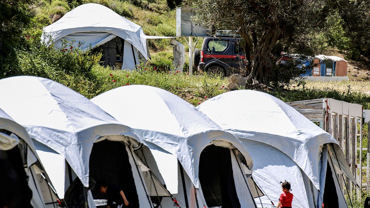 مراكز مؤقتة بالقرب من مخيمات المهاجرين في اليونان لفحص حالات فيروس كورونا
