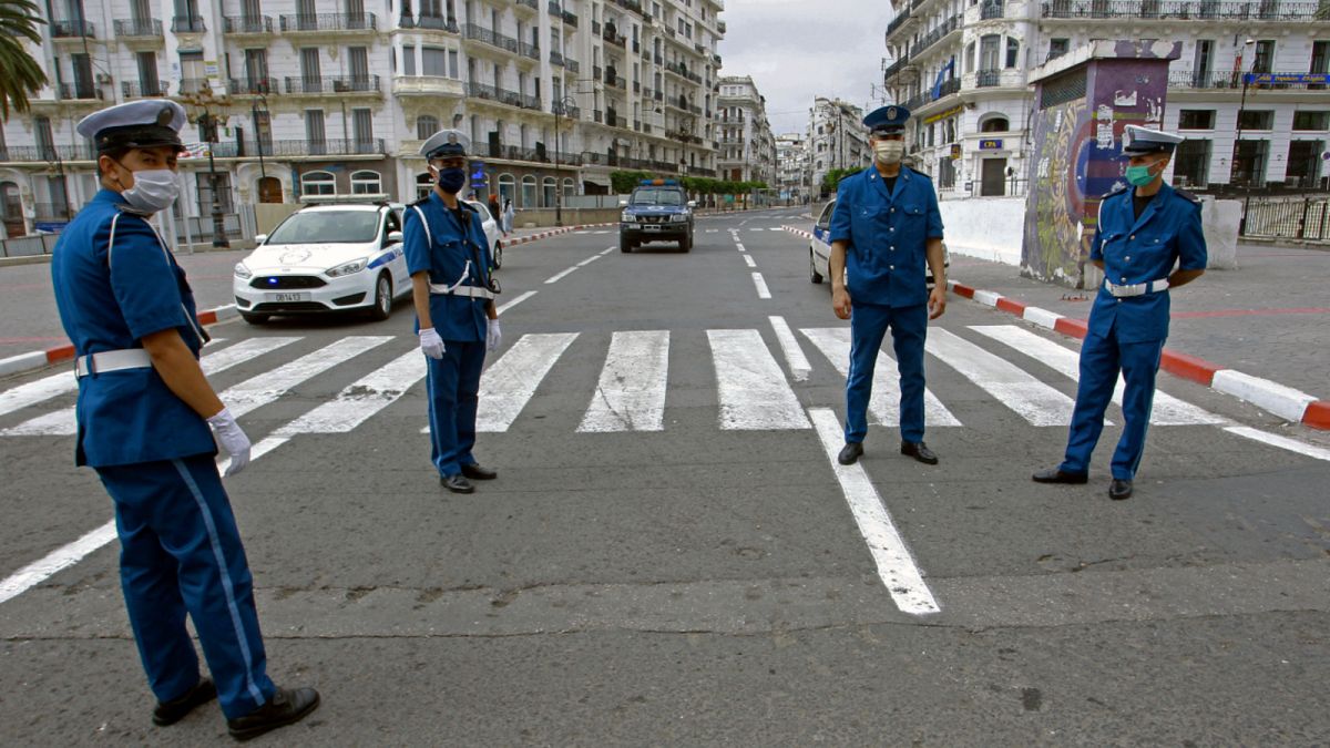 شرطيون جزائريون بالعاصمة