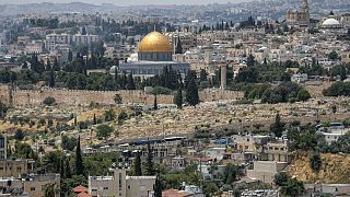 منظر عام لحي وادي الجوز اسفل الصورة في القدس الشرقية المحتلة وفي خلفية الصورة مسجد قبة الصخرة - 2020/06/03