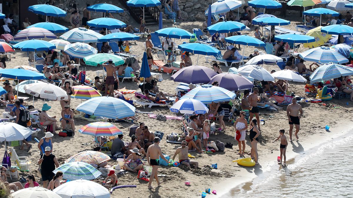Πλήθος κόσμου στις παραλίες της Κύπρου το τριήμερο - Παραλία Πρωταράς