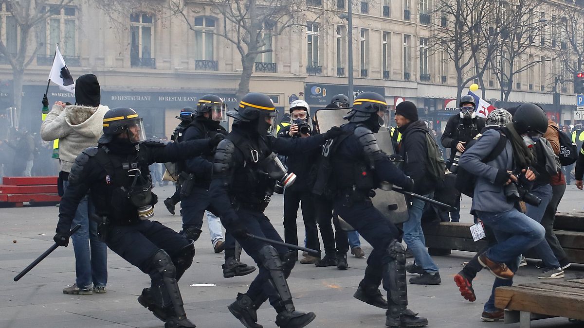 عنف وعنصرية الشرطة في فرنسا