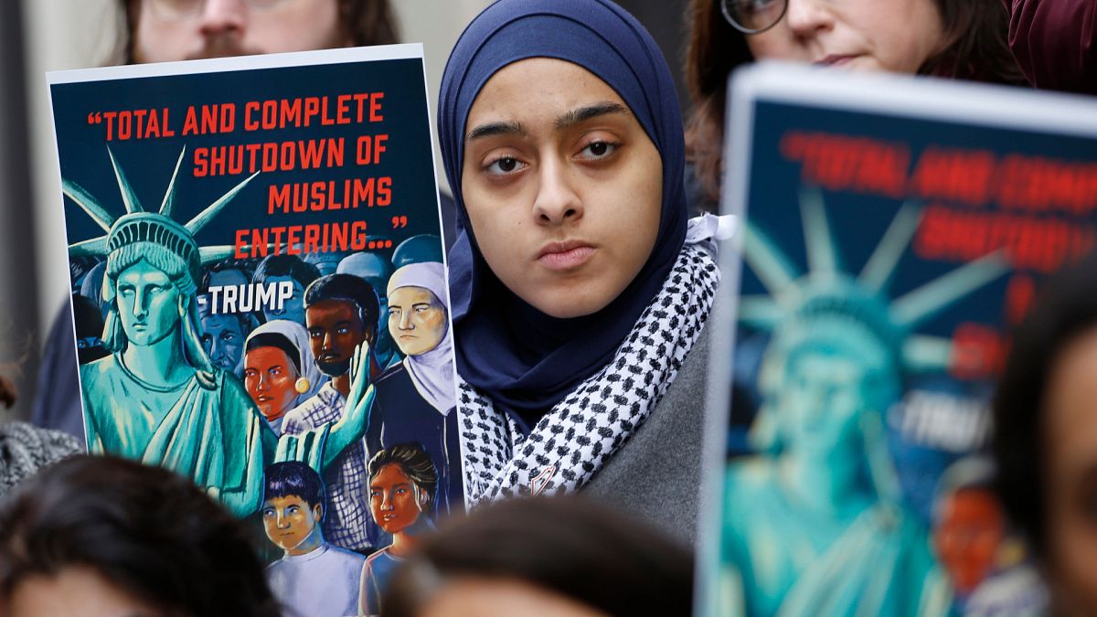 Müslümanların ABD'ye giriş yasağı karşıtı protesto