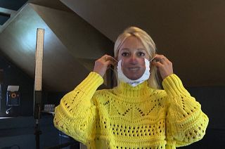 Máscaras de proteção com o rosto dos utilizadores estampado