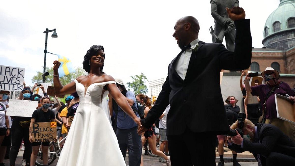 Esküvőről tüntetésre Philadelphiában - Kerry Anne és Michale Gordon
