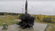 Vежконтинентальная баллистическая ракета поднимается из шахты в России