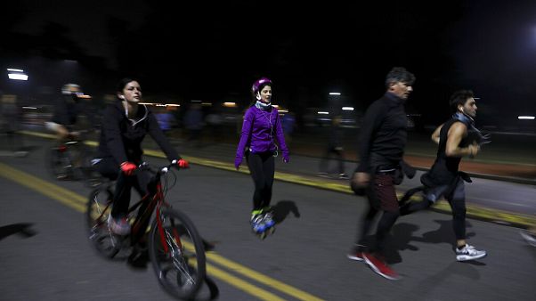 Deportistas disfrutan en Buenos Aires de la autorización para hacer deporte al aire libre Deportistas disfrutan en Buenos Aires de la autorización para hacer deporte al aire libre