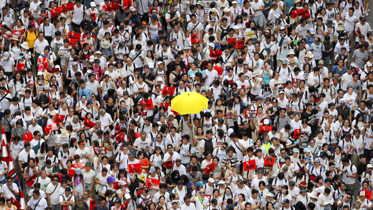 Hong Kong in piazza ricorda la rivolta del giugno 2019 