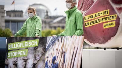 Brief from Brussels: Στο στόχαστρο η βιομηχανία κρέατος μετά την πανδημία