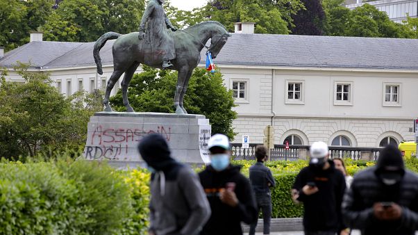 Una statua vandalizzata di Leopoldo II a Bruxelles Una statua vandalizzata di Leopoldo II a Bruxelles