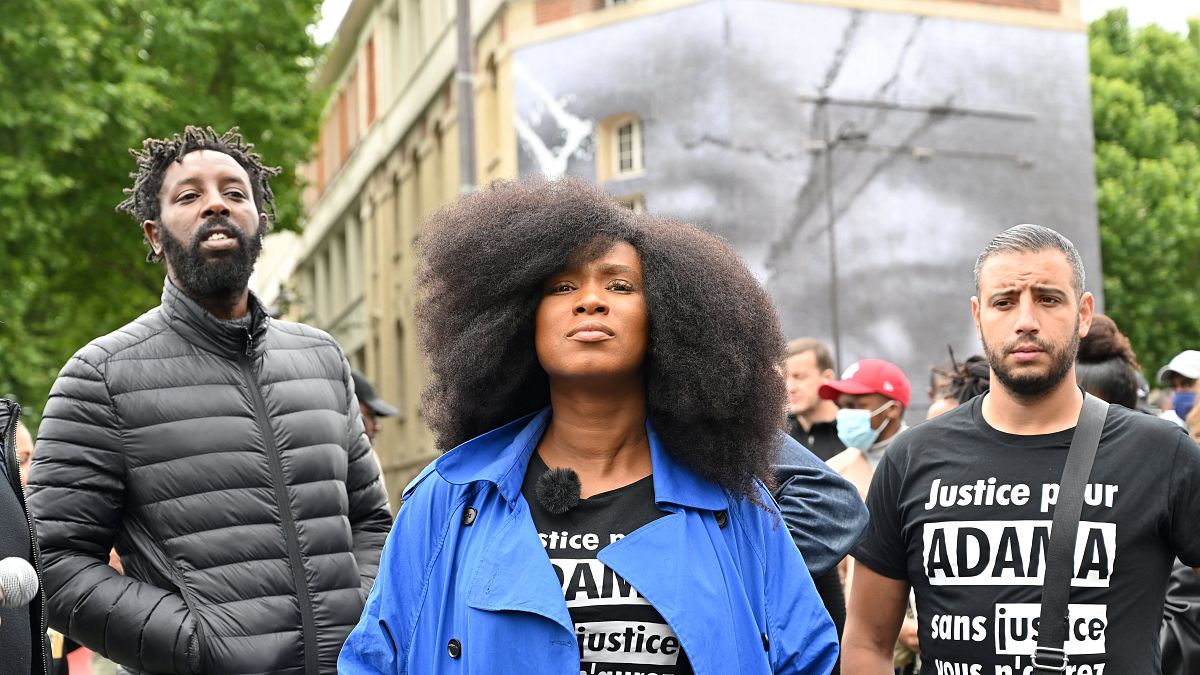 Assa Traoré, soeur du jeune noir Adama mort après une interpellation, photographiée à Paris le 9 juin 2020