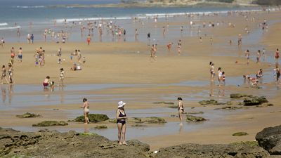 Coronavirus : comment protéger les touristes sur les plages cet été ?